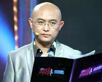 孟非摔落舞台 手臂伤势严重