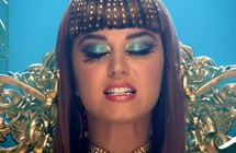 2015年第57届格莱美奖提名：最佳流行合作/乐队 Katy Perry Featuring Juicy J /Dark Horse