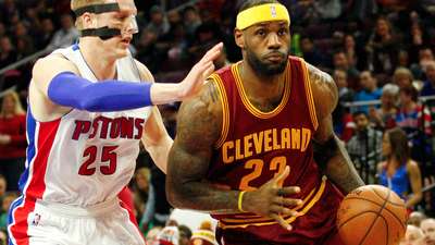 NBA-詹姆斯32分欧文38分 骑士103-95活塞取7