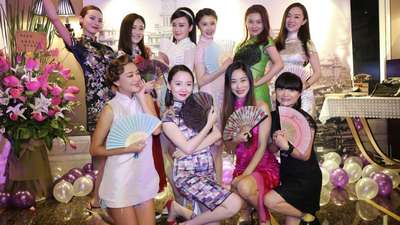 戚迹:“金牌鸭男”演绎纠结爱恋_百度影视