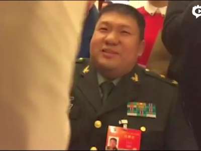 [视频]毛新宇委员回记者提问 笑答：足球不知道