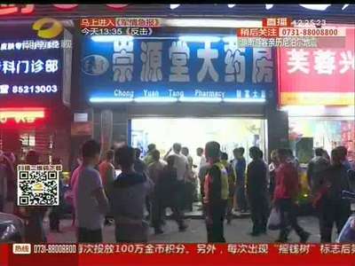 女子错踩油门撞进店 5岁男童车底逃生