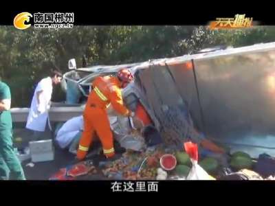 京港澳高速：小货车撞护栏 造成多人伤亡