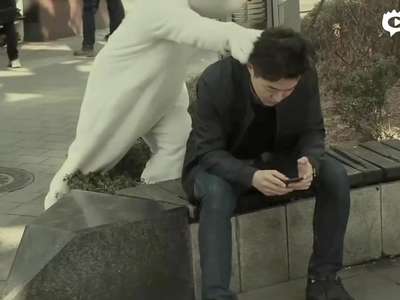 [视频]韩国震撼公益视频：一只扯人头发的兔子