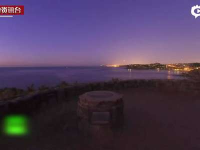 [视频]太阳风暴冲击地球磁场 悉尼现绚丽红色极光