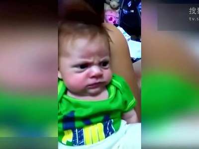 [视频]宝宝天生恼怒脸 严肃表情逗翻网友