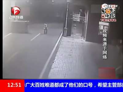 [视频]监拍男子福利院弃3岁男童 孩子哭着追喊爸爸