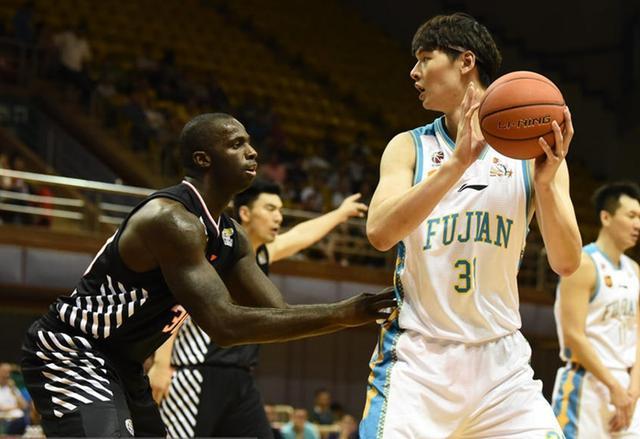 辽宁队大外援盛赞郭艾伦,谈及新赛季目标,巴斯