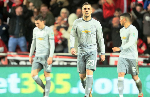 悲惨!英联杯曼联遭英冠队绝杀 3后卫玩砸穆帅