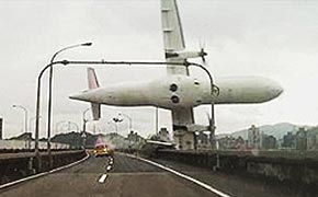 台湾复兴航空坠机事故致43人遇难