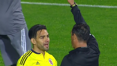 法尔考放倒奥塔门迪 被裁判黄牌警告-乐视体育