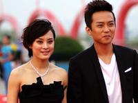 邓超遭孙俪捏脸调戏