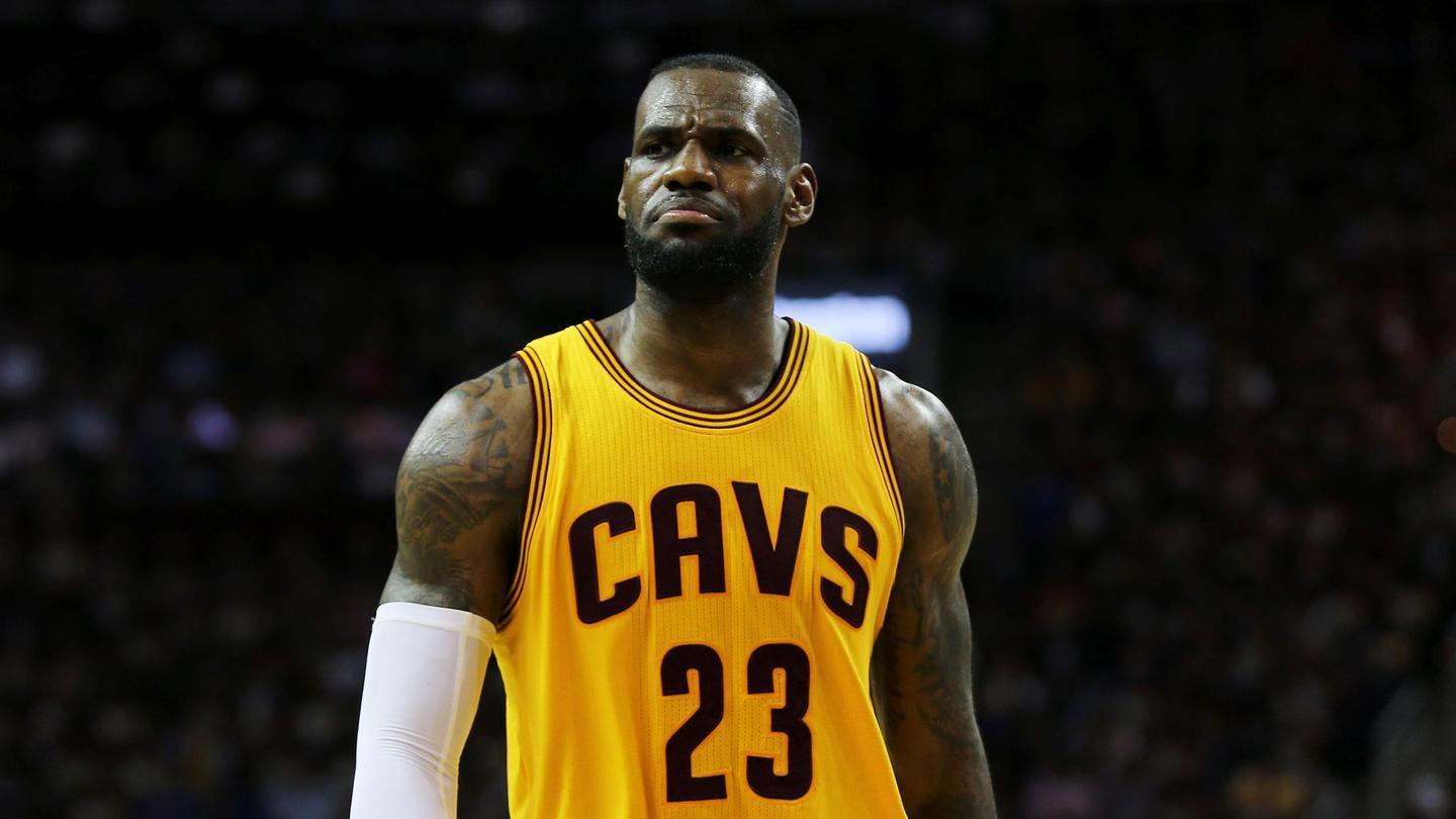 库里与詹姆斯的巅峰对决谁才是真正的历史最佳球员之争