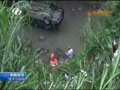 株洲：女司机开车上盘山公路 小车掉入20米深沟