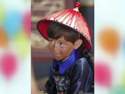 [视频]诺一变身诺青天 网友调侃:非洲小难民