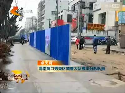 [视频]城管路遇劫匪狂追300米为女子抢回3万