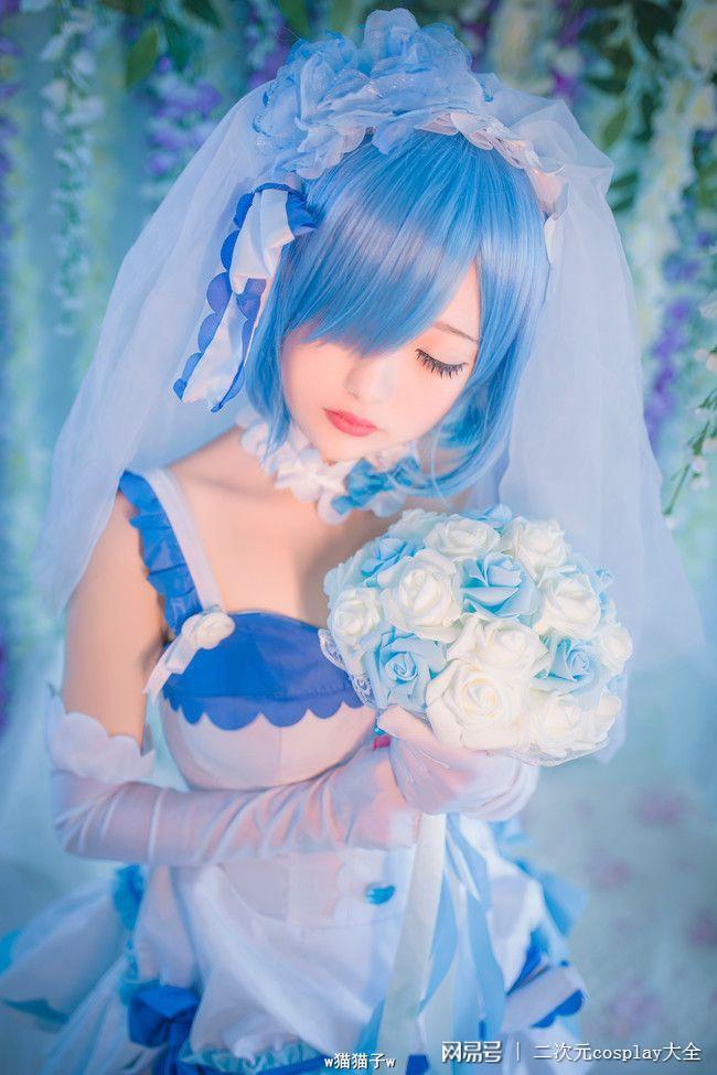 兰姆（Reim）和拉姆（Ram COS），拉姆（Ram）闷闷不乐地舔了舔猫的爪子，而最后一位女士就像刘石（Liu Shi