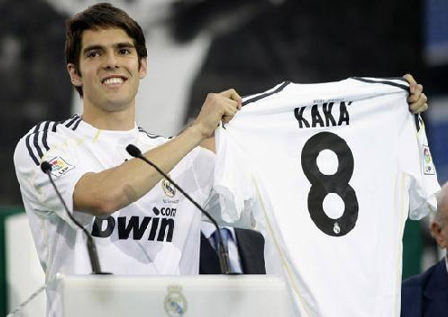 一代巨星卡卡宣布退役,最终还是没有选择来到