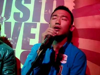 《牵手爱情村》20150217:力量男煽情<em>感动女</em>主