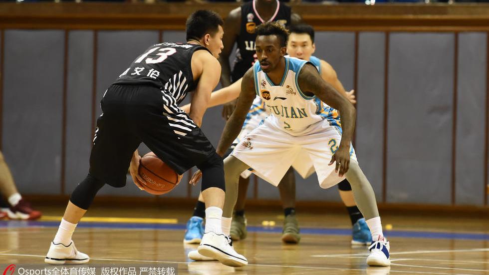 郭艾伦17分王哲林10分 辽宁94