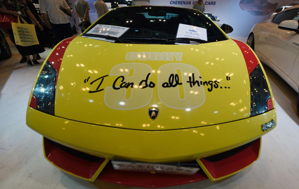 太原车展惊现最壕库里粉 300万豪车喷漆勇士主