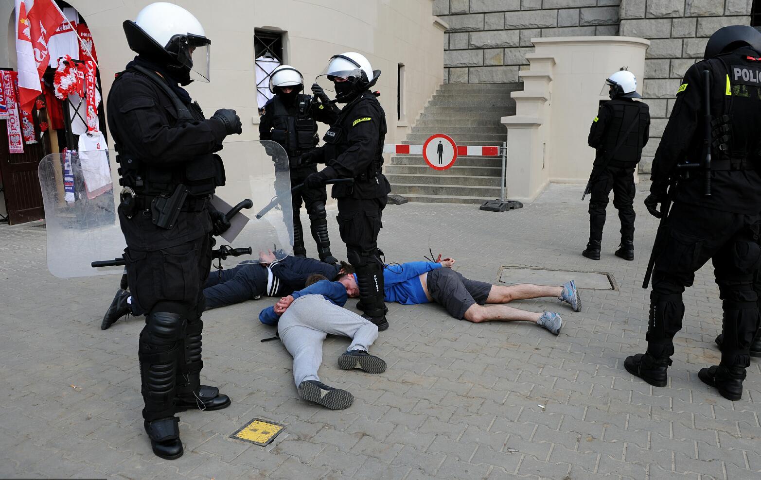 回顾历年欧洲杯球迷骚乱 2000年曾逮捕千人