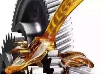 发动机换完机油之后声音变大了,修车老师傅来