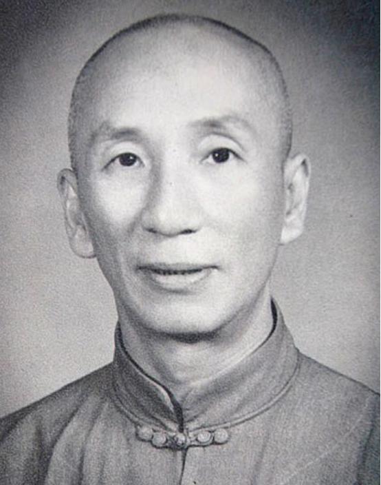 咏春师承陈华顺,梁赞,为咏春拳体系的开宗立派人,于50年始在
