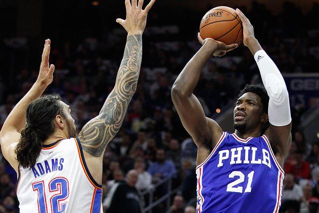 蹂躏小乔丹不奇怪!恩比德1技术碾压众野兽 数