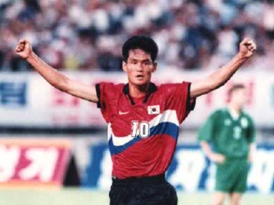 曾经韩国第一中锋！回顾崔龙洙球员时代