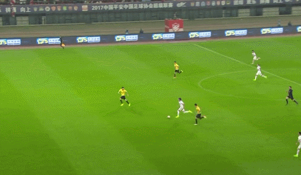 【进球gif】帕托长途奔袭破门 1v2打爆恒大后防线