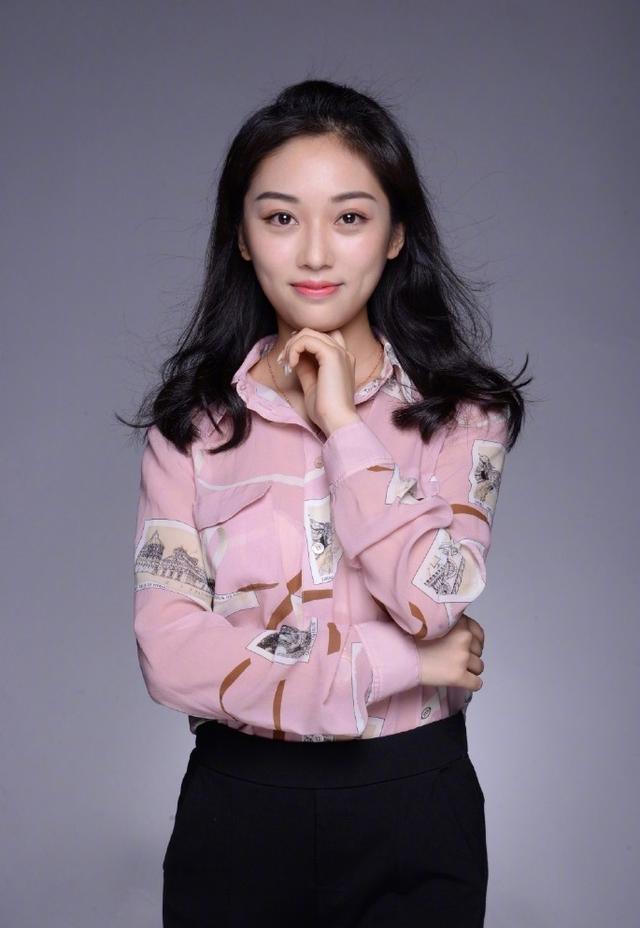 美女老总王俊奇再度亮相工作认真 大连千兆新