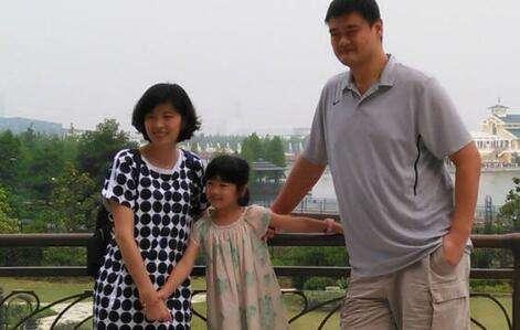 和2米26小巨人姚明结婚生活,妻子叶莉坦言:嫁给他,压力很大