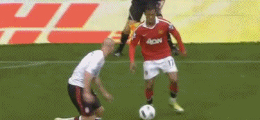 贝巴:你看哥这个潇洒的动作,还进球了