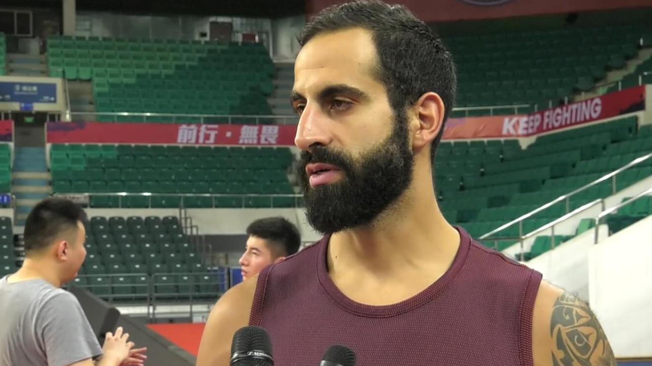 郭艾伦17分王哲林10分 辽宁94