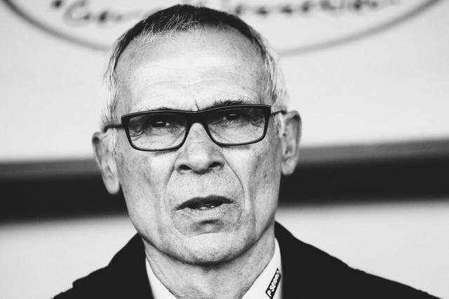 足坛BUG!八进决赛八获亚军,这位六旬老人的内