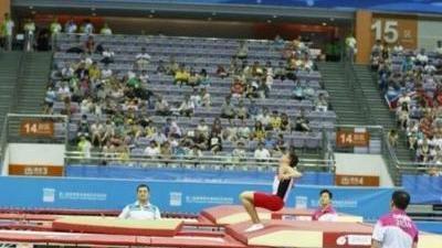 青奥运动员蹦床摔下颈部重伤 医生诊断脊髓损伤