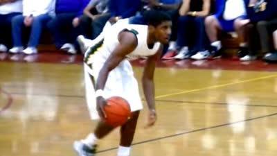 各种风骚晃动!欧文街球赛场无解过人表演