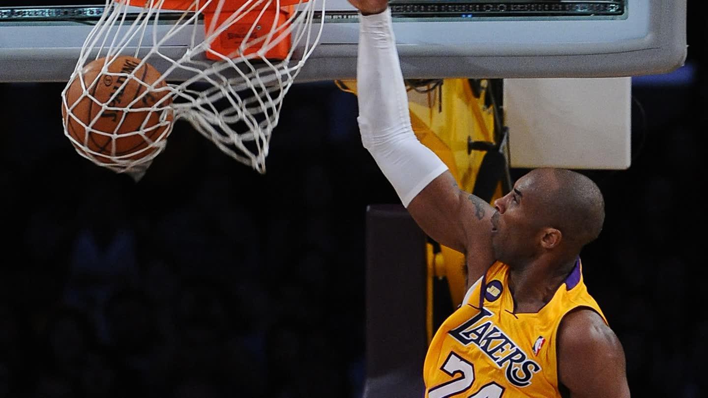 非人哉!科比飞跃满载蛇的泳池暴力扣篮