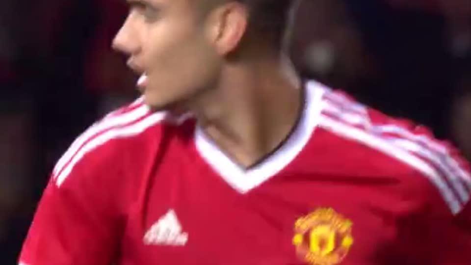 效果不佳精神可嘉 佩雷拉勉强远射被门将没收