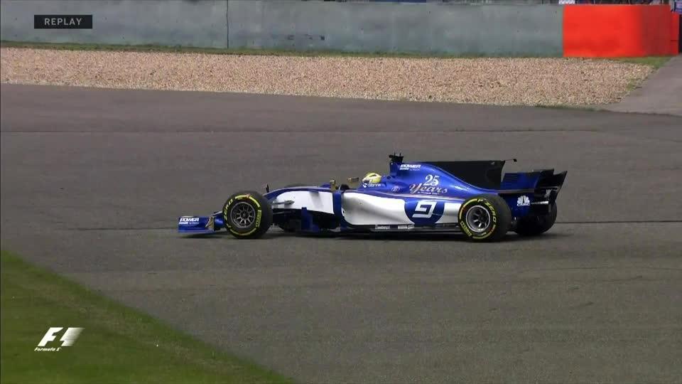 美女记者前方出镜 揭秘F1中国站最亮看点