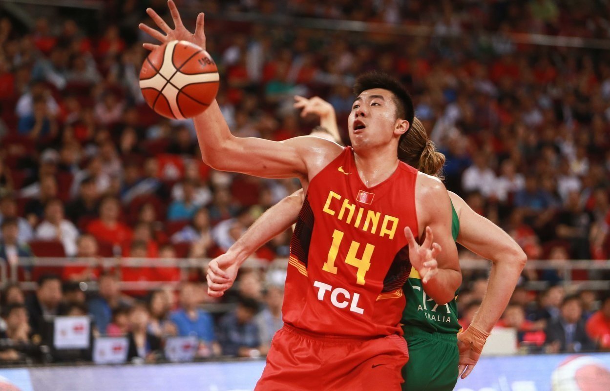 中伊男篮对抗赛大名单确定 赵继伟赵睿领衔后