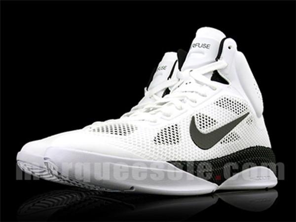 易建联征战NBA球鞋回顾 与卡特纳什并肩的专