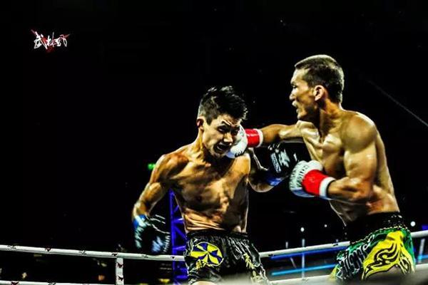 9月2日武林风 泰拳国家队队长战胜日本悍将