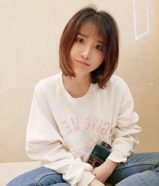 斗鱼冯提莫陈一发儿阿冷出席LOL音乐节,三美