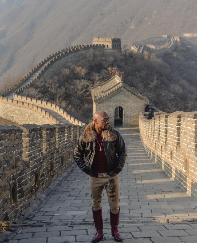 梅威瑟中国行赚2000万 260万爱马仕炫富