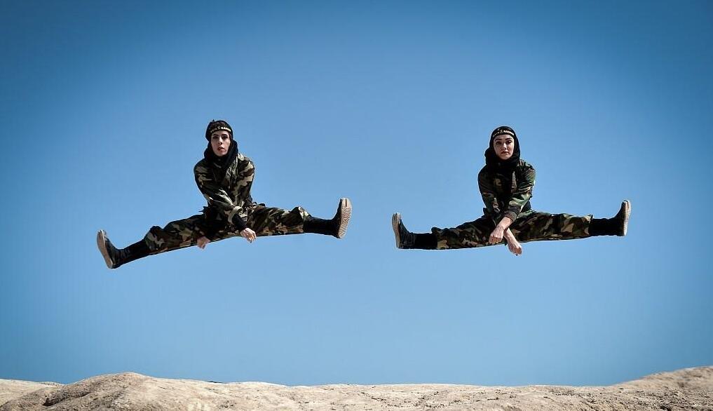 厉害了!伊朗女忍者戴头巾练习格斗术