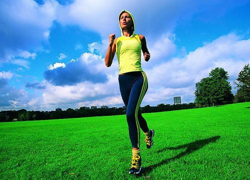 跑步要领：光脚跑步比穿鞋跑步更健康！