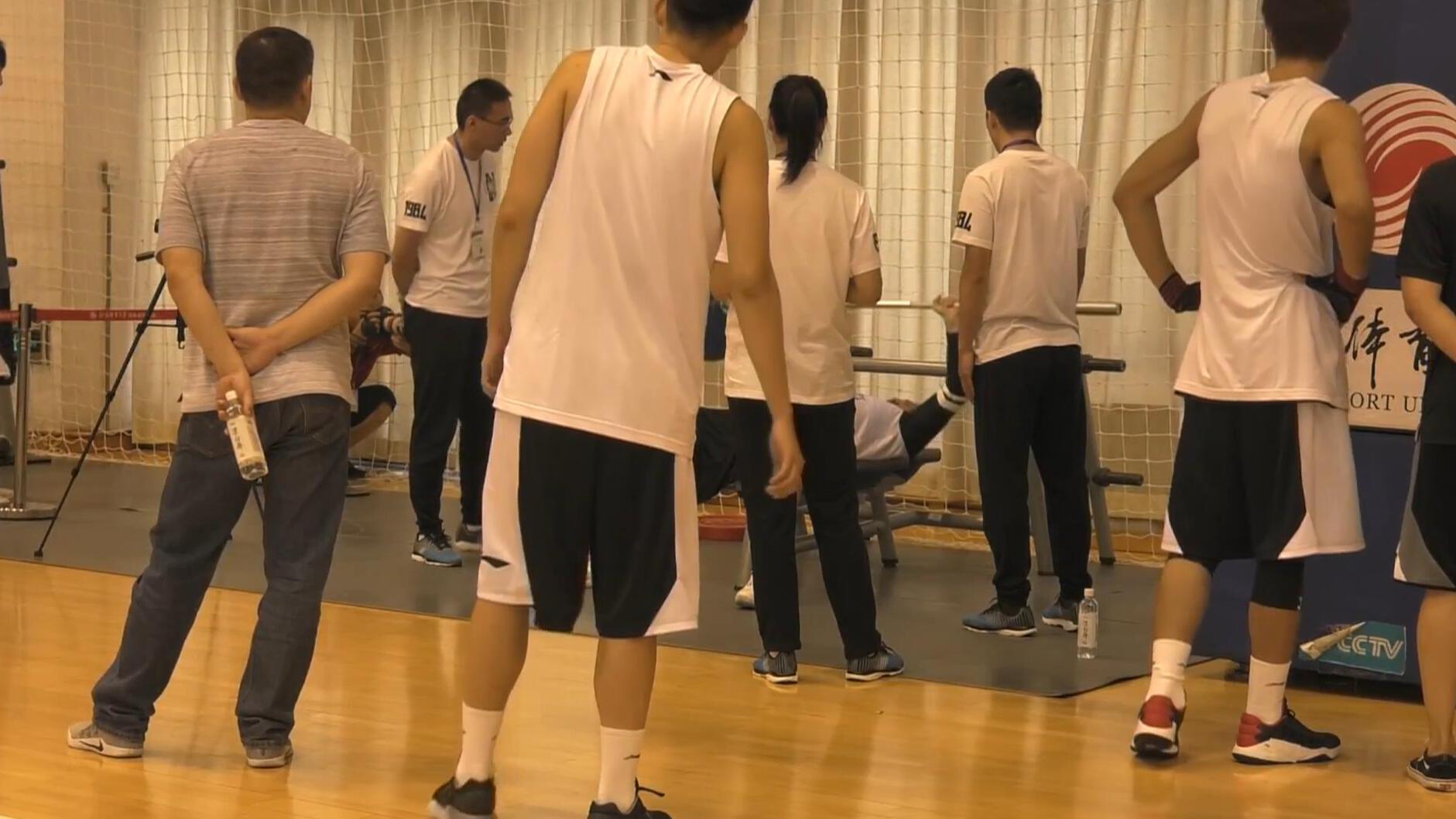 郭艾伦19分 中国61