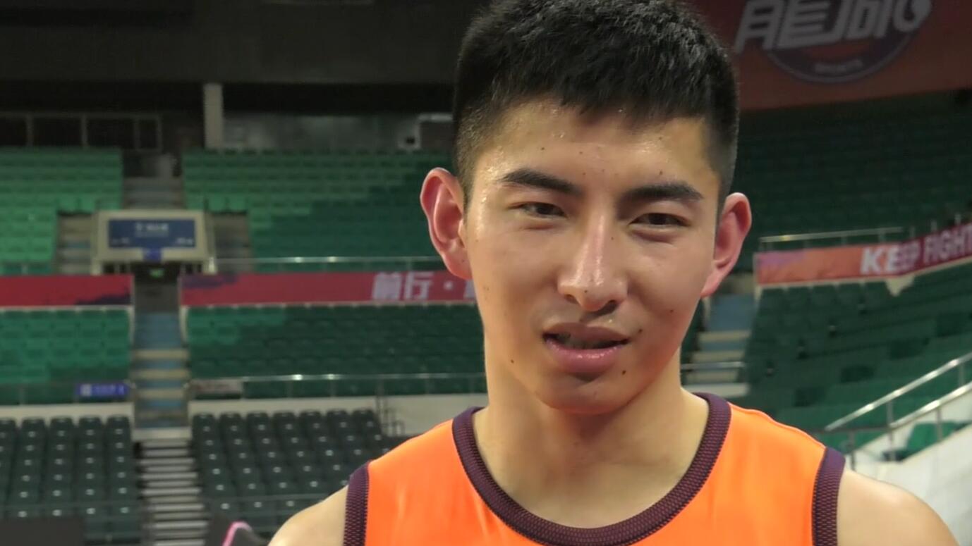 郭艾伦17分王哲林10分 辽宁94